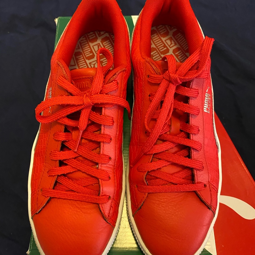 Women’s puma sneakers